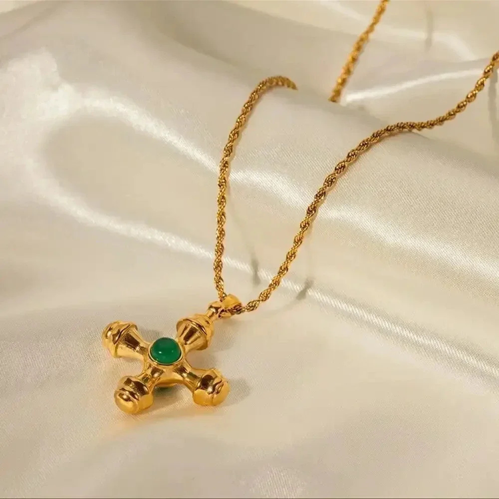 Vintage Gold Cross Necklace - Picture 9 of 15
